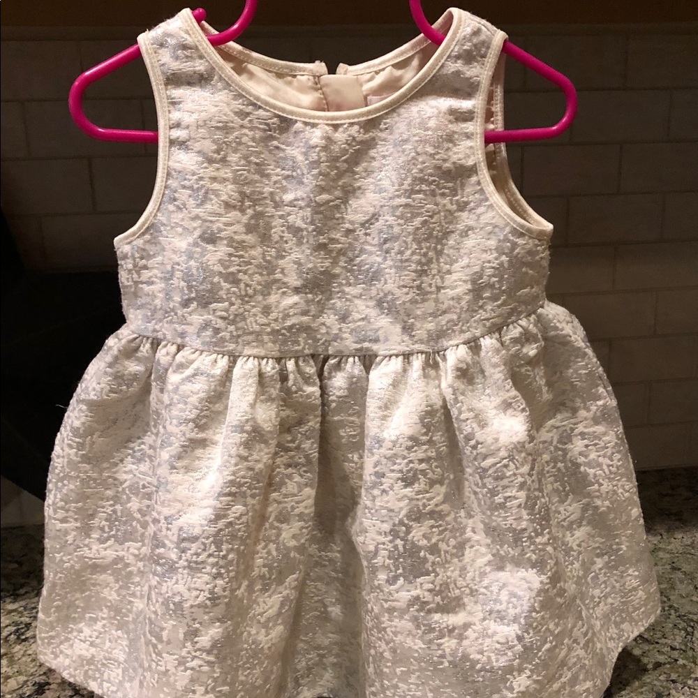 Pretty party dress!